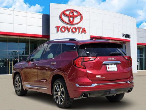 Used 2020 GMC Terrain Denali w/ Denali Premium Package FWD image 3
