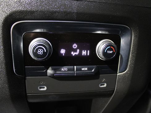 Used 2023 Chevrolet Suburban Z71 image 27