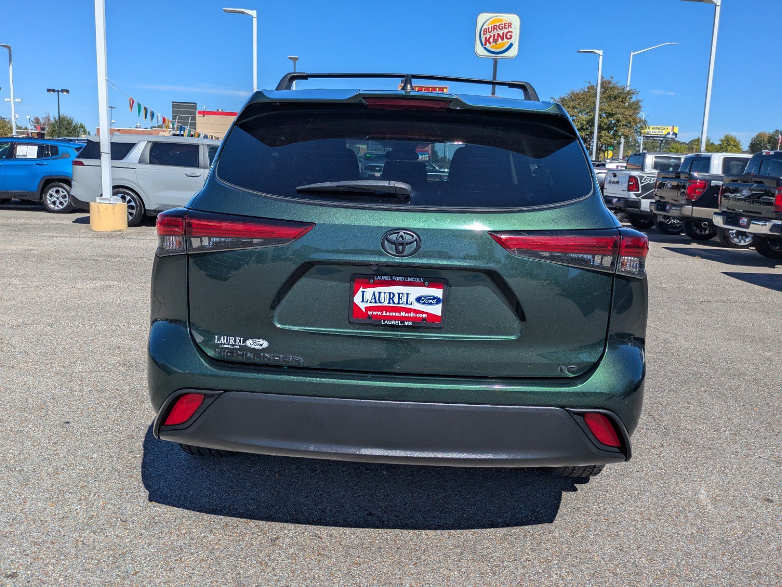 Used 2023 Toyota Highlander L FWD image 6