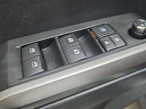 Used 2018 Toyota Tacoma Limited AWD/4WD image 17