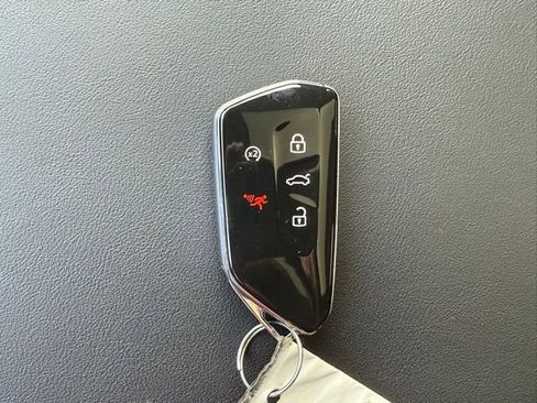 Used 2025 Volkswagen Atlas Peak Edition SE image 30