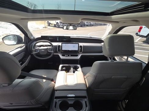 Certified 2025 Ford Expedition Active image 25