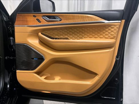 Used 2023 Jeep Grand Cherokee Summit image 12