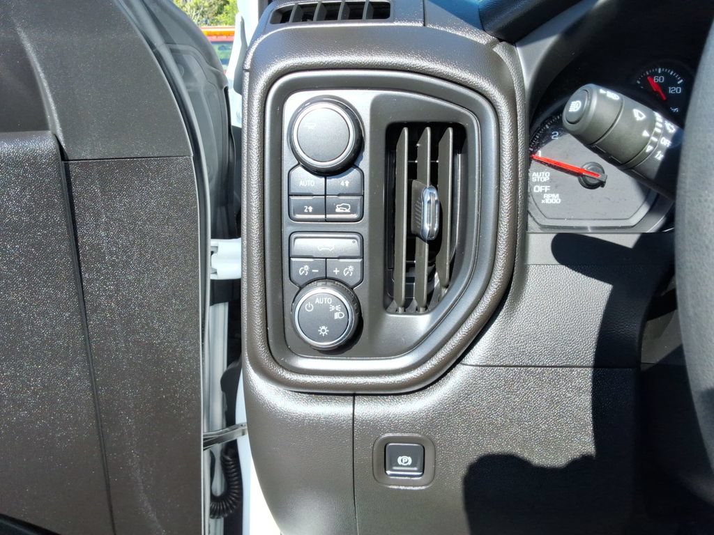 Certified 2025 Chevrolet Silverado 1500 Custom AWD/4WD image 35