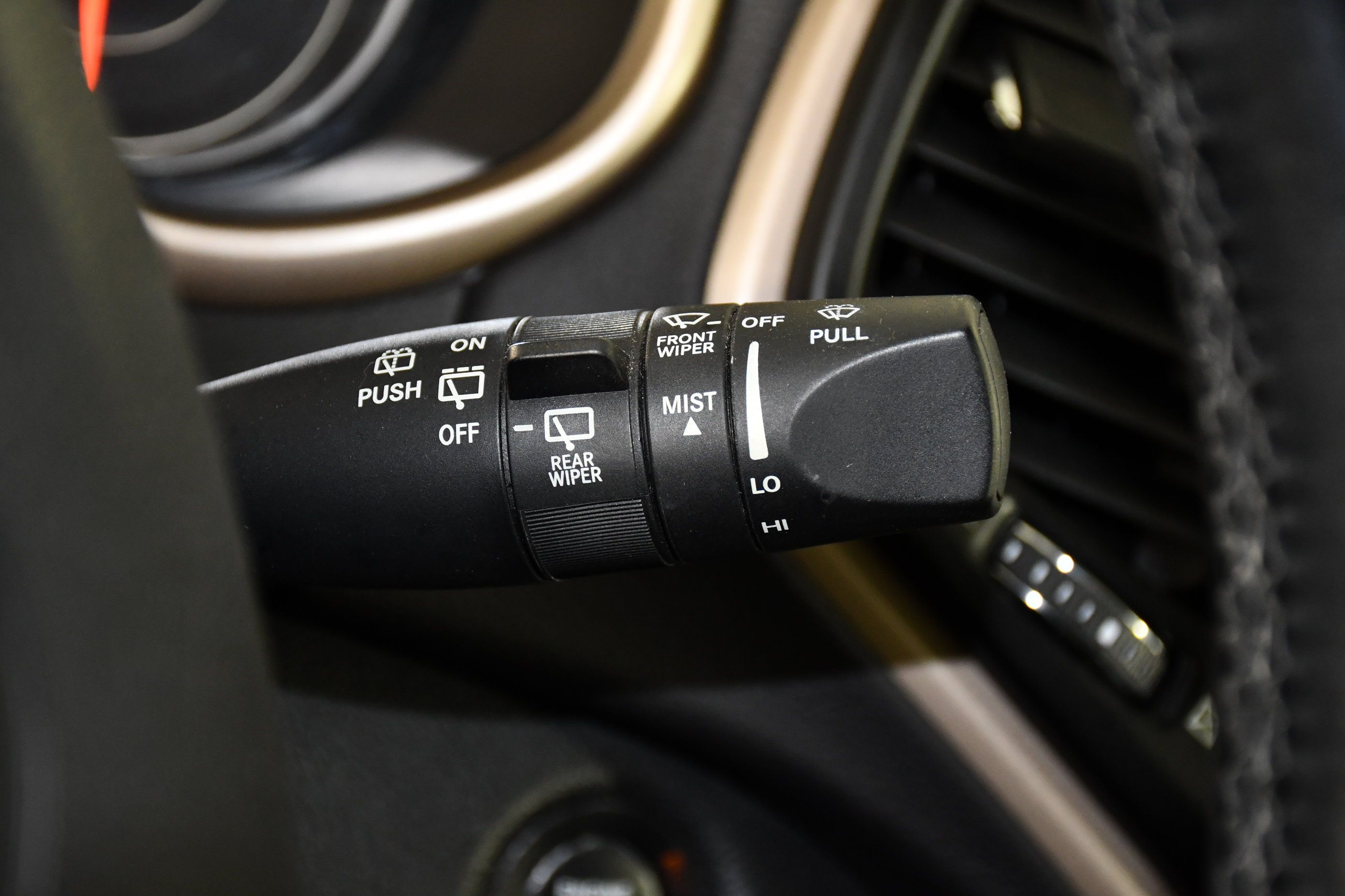 Used 2018 Jeep Cherokee Limited AWD/4WD image 23