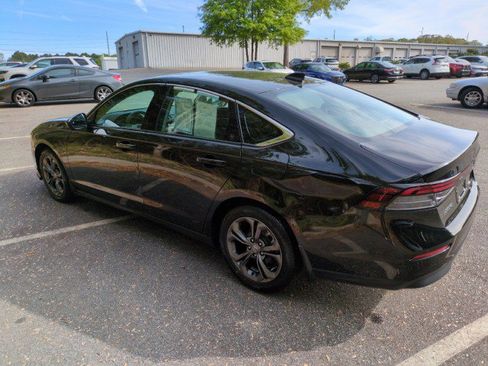 Certified 2023 Honda Accord EX image 5