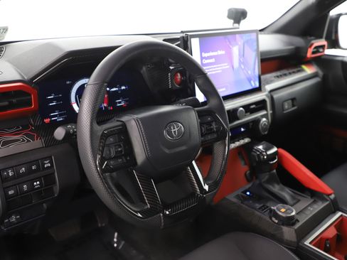 Used 2024 Toyota Tacoma TRD Off-Road image 21