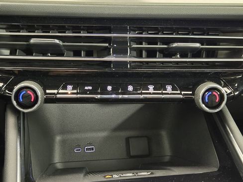 New 2026 Chevrolet Traverse LT w/ Midnight/Sport Edition FWD image 19