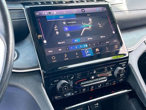 Used 2021 Jeep Grand Cherokee L Limited image 16