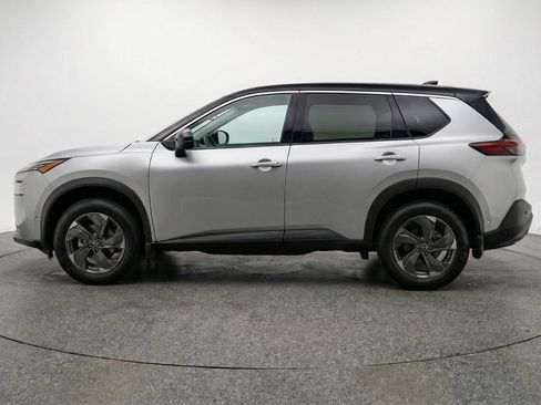 Used 2025 Nissan Rogue SV FWD image 5
