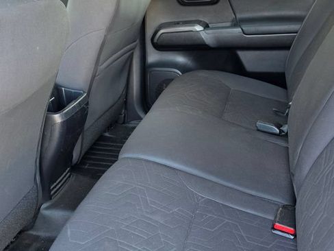 Used 2017 Toyota Tacoma TRD Sport w/ Premium & Technology Package RWD image 9
