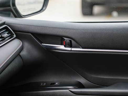 Used 2019 Toyota Camry LE w/ Sunroof Package FWD image 21