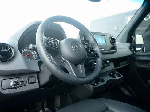 Used 2024 Mercedes-Benz Sprinter 2500 image 12