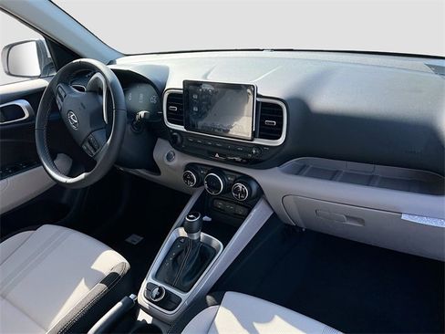 New 2025 Hyundai Venue SEL image 27