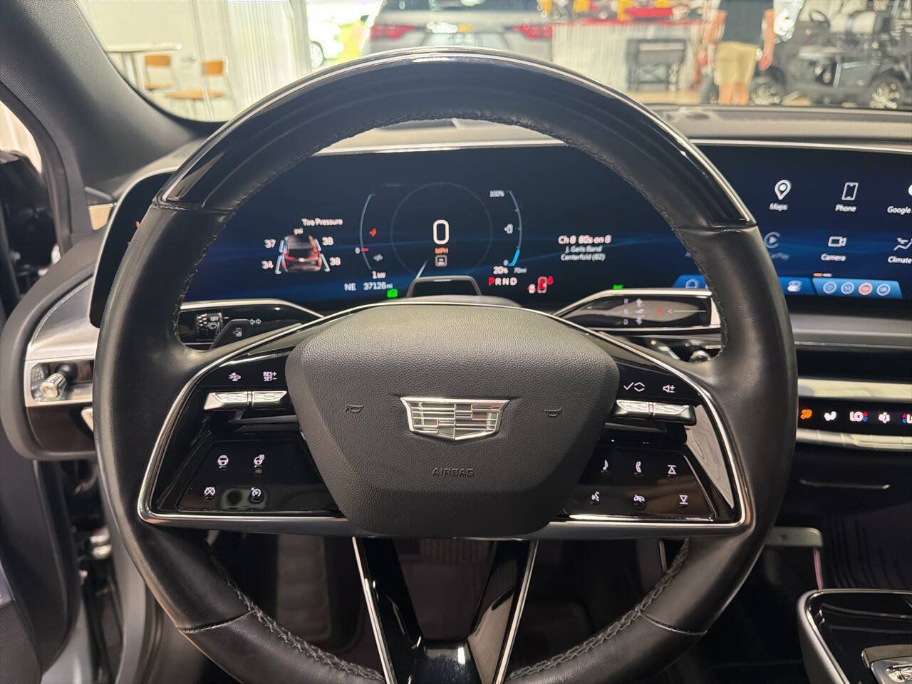 Used 2024 Cadillac Lyriq Luxury AWD/4WD image 15
