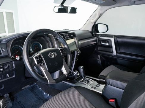 Used 2017 Toyota 4Runner SR5 AWD/4WD image 14