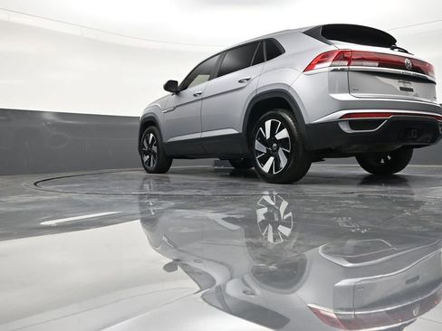 Used 2024 Volkswagen Atlas Cross Sport SE image 23