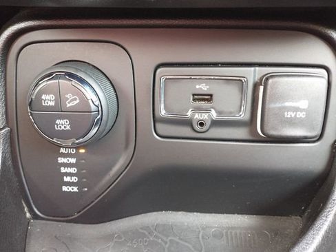 Used 2017 Jeep Renegade Trailhawk w/ Popular Equipment Group image 41