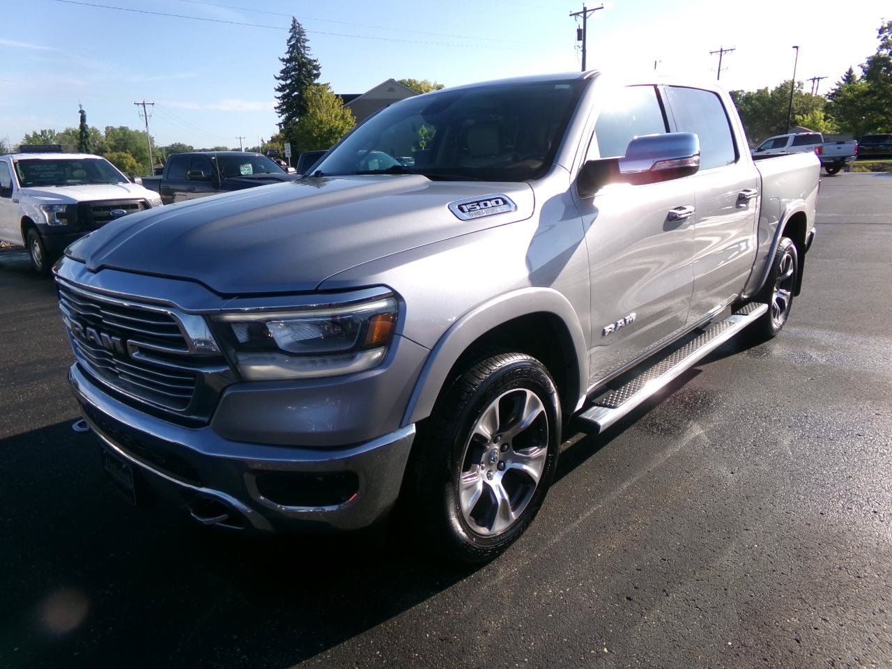 Used 2019 RAM 1500 Laramie AWD/4WD image 3