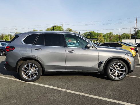 Certified 2024 BMW X5 xDrive40i w/ Parking Assistance Package AWD/4WD image 6