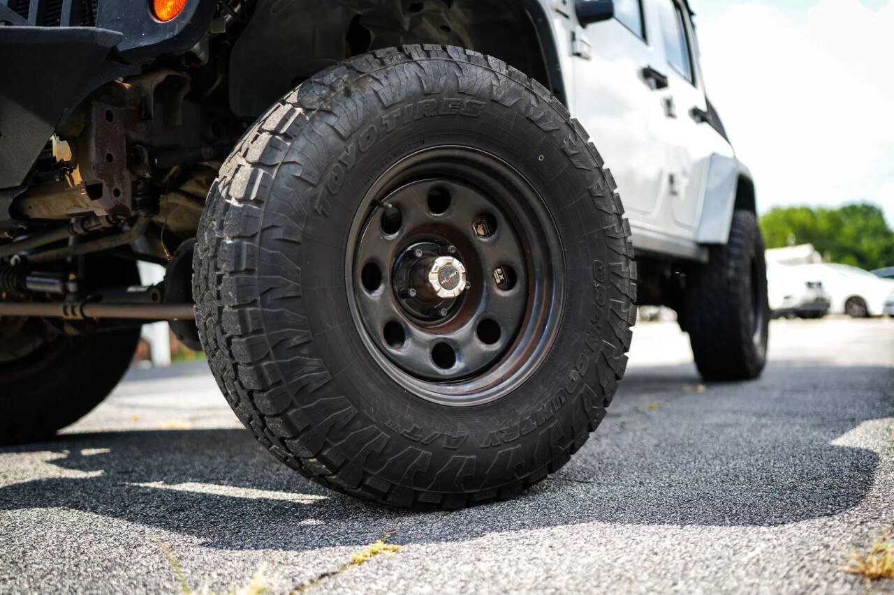 Used 2012 Jeep Wrangler Unlimited Rubicon w/ Dual Top Group AWD/4WD image 4