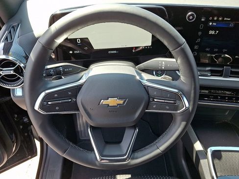 Used 2025 Chevrolet Equinox LT FWD image 18