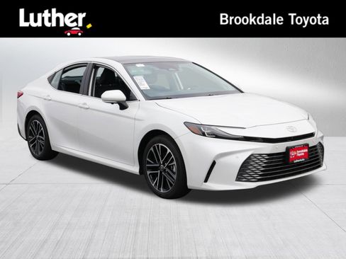 Used 2025 Toyota Camry XLE image 1
