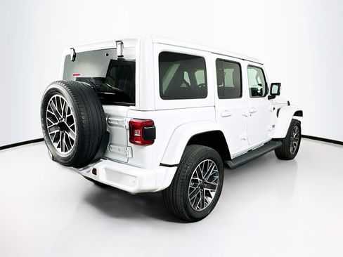 Used 2023 Jeep Wrangler Unlimited Sahara AWD/4WD image 9
