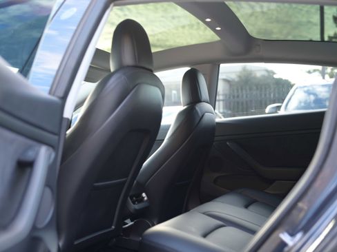 Used 2021 Tesla Model 3 Standard Range Plus image 11