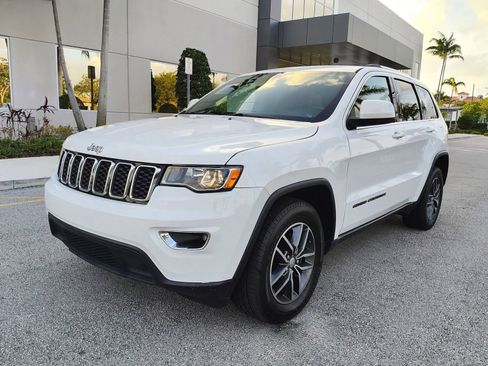Used 2018 Jeep Grand Cherokee Laredo image 2