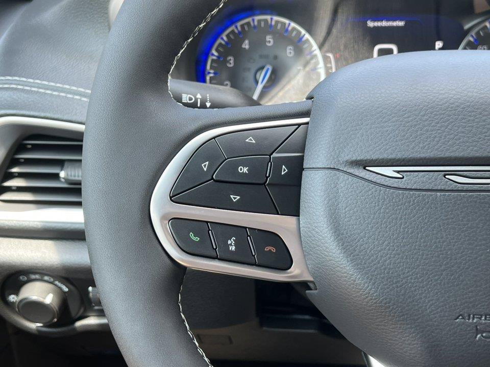 New 2027 Chrysler Pacifica Select FWD image 18