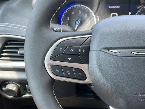 New 2027 Chrysler Pacifica Select FWD image 18