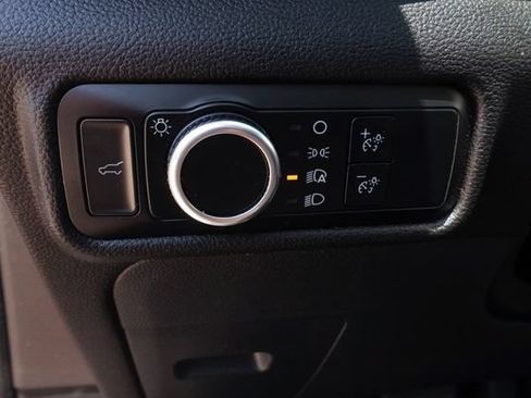 Used 2024 Ford Explorer XLT RWD image 22