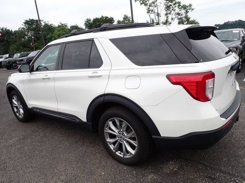 Used 2023 Ford Explorer XLT w/ Equipment Group 202A AWD/4WD image 4