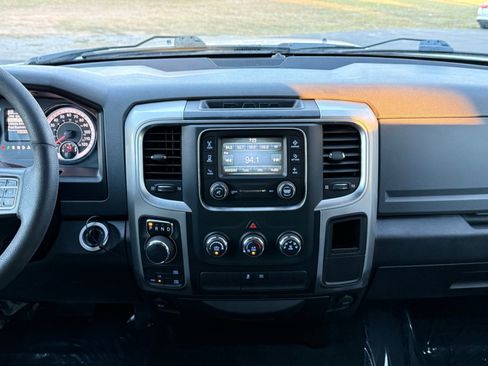 Used 2020 RAM 1500 Classic SLT image 14