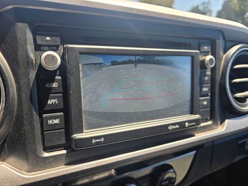 Used 2017 Toyota Tacoma SR5 AWD/4WD image 23