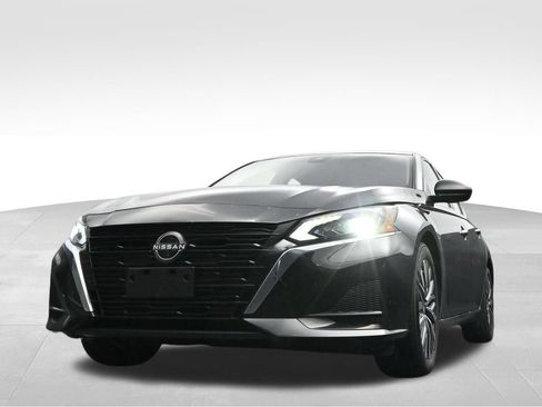 Used 2025 Nissan Altima 2.5 SV FWD image 33