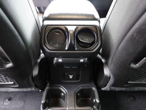 Used 2019 Jeep Wrangler Unlimited Rubicon image 26