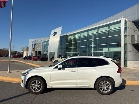 Used 2020 Volvo XC60 T5 Momentum w/ Protection Package image 2