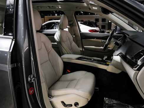 Used 2017 Volvo XC90 T6 Momentum w/ Convenience Package AWD/4WD image 35