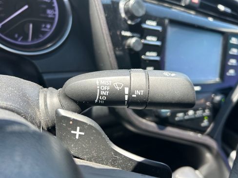 Used 2020 Toyota Camry SE w/ Convenience Package FWD image 24