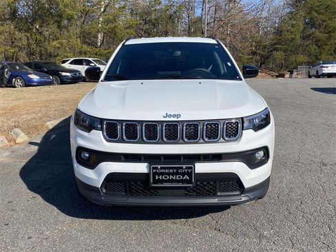 Used 2024 Jeep Compass Latitude image 7