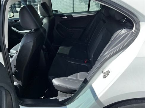 Used 2017 Volkswagen Jetta SE FWD image 19