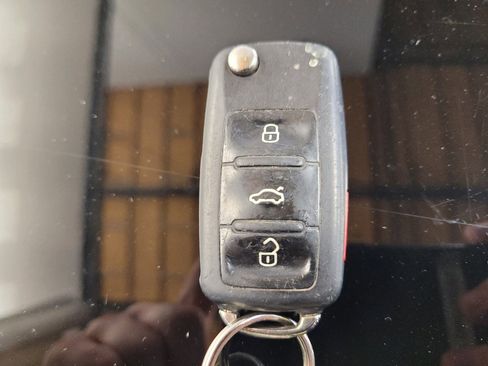 Used 2015 Volkswagen Jetta SE FWD image 32