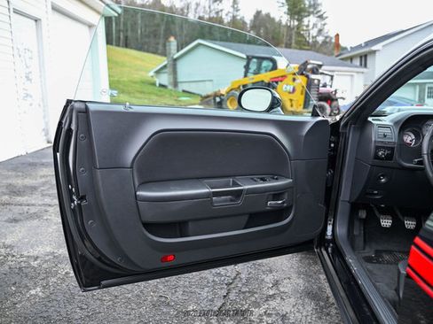 Used 2010 Dodge Challenger R/T w/ Mopar 10 Pkg image 30