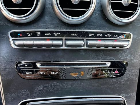Used 2018 Mercedes-Benz GLC 300 4MATIC image 25