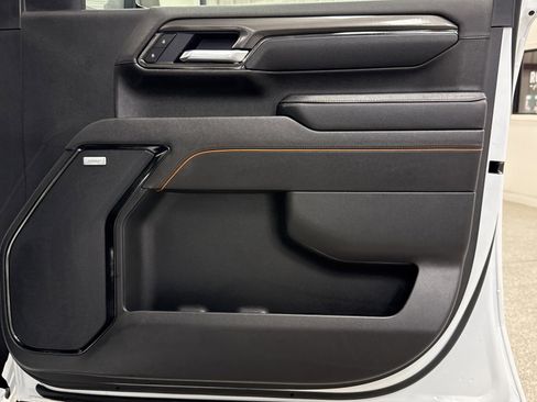 Used 2025 GMC Sierra 2500 AT4 image 22