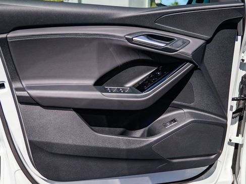 Certified 2025 Audi Q6 e-tron Premium w/ Convenience Package image 22