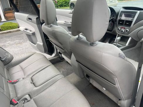 Used 2010 Subaru Outback 2.5i Limited w/ Popular Equipment Group 2A AWD/4WD image 21