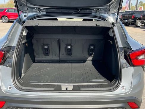 New 2026 Chevrolet Trax LT w/ Midnight Edition FWD image 6
